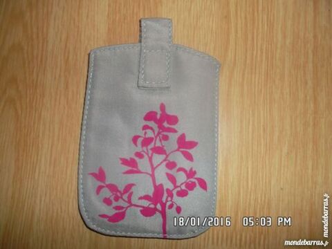 housse grise � fleurs roses 2 Chambly (60)