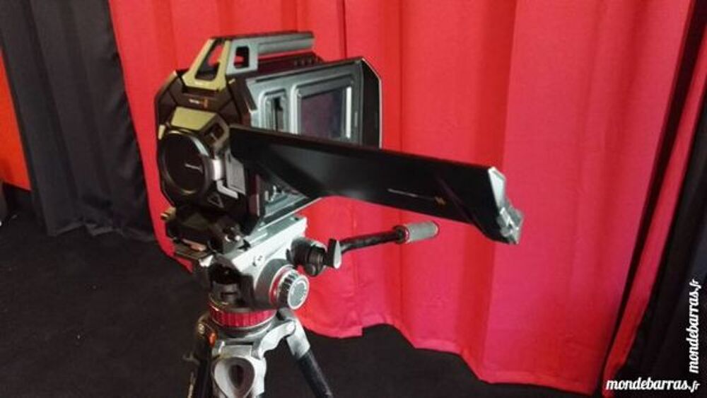 Blackmagic URSA 4.6K EF+Tr&eacute;pied+cartes cFast x2 Photos/Video/TV