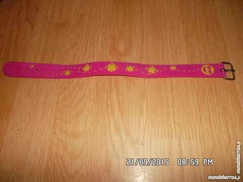 bracelet rose caoutchouc 1 Chambly (60)