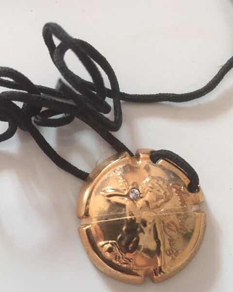 capsule champagne amour de Deutz 2005 35 Reims (51)