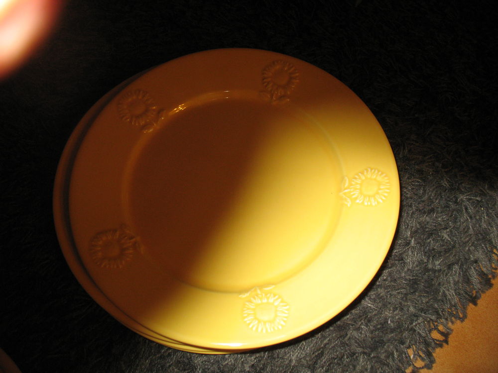 lot de 10 assiettes rondes jaunes &agrave; dessin Cuisine