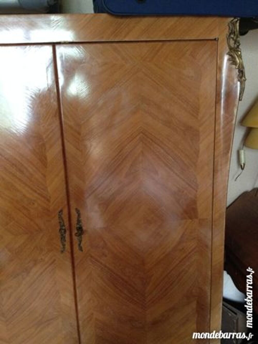 Petie armoire marqu&egrave;terie Meubles