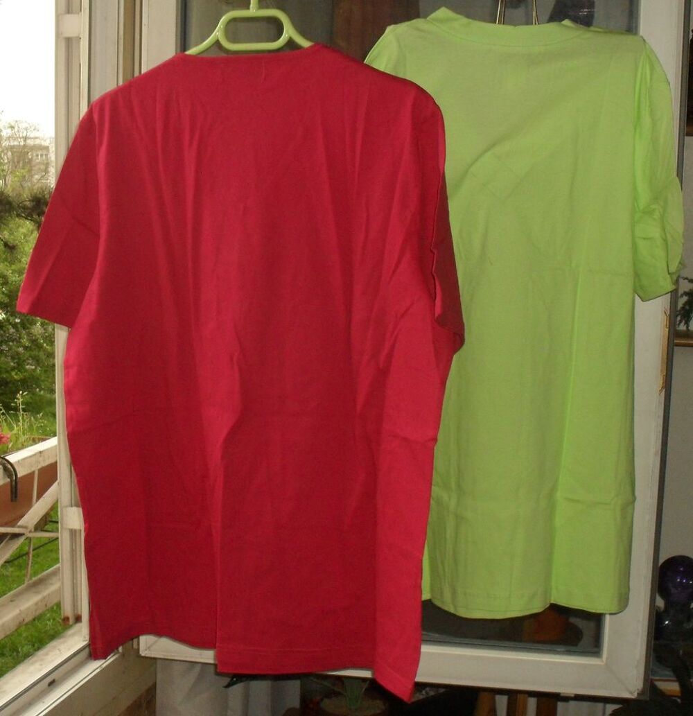 Lot de 2 tee shirts garantis NEUFS. Taille 44/46 Vêtements