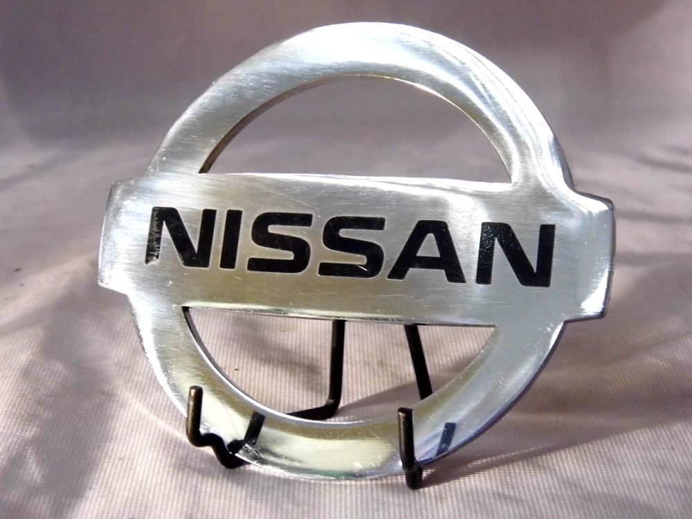 Plaque logo mascotte voiture NISSAN embleme insigne 
