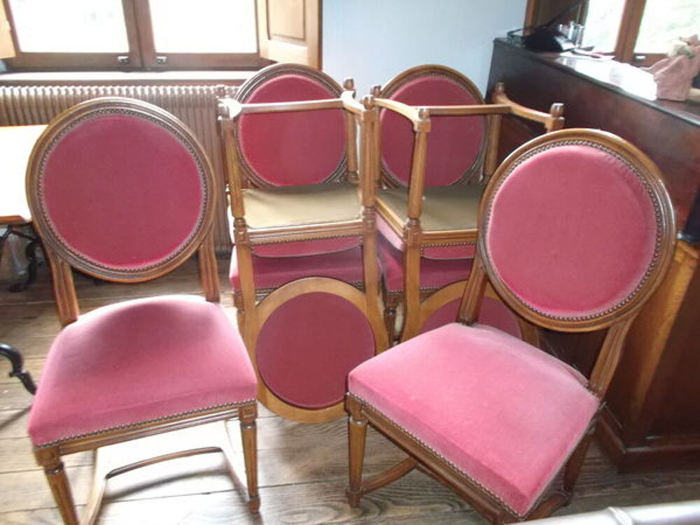Chaises "m&eacute;daillon" Meubles