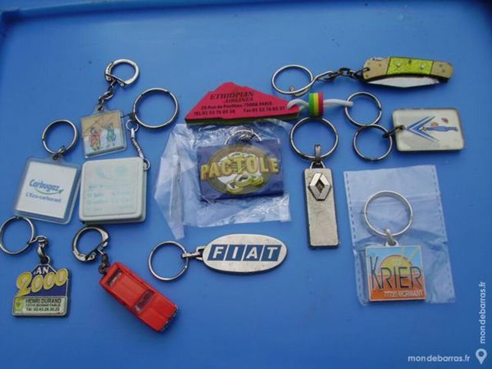 LOT DE 70 PORTE-CLES 