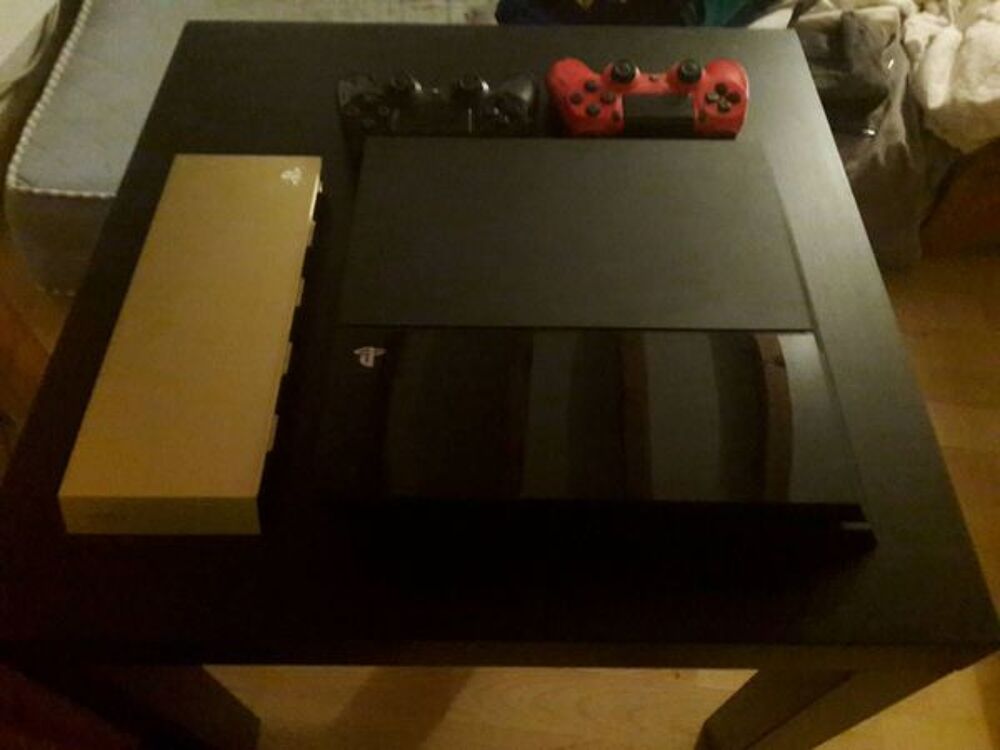 PS4 Garantie + 2manettes + 17 jeux Consoles et jeux vidéos