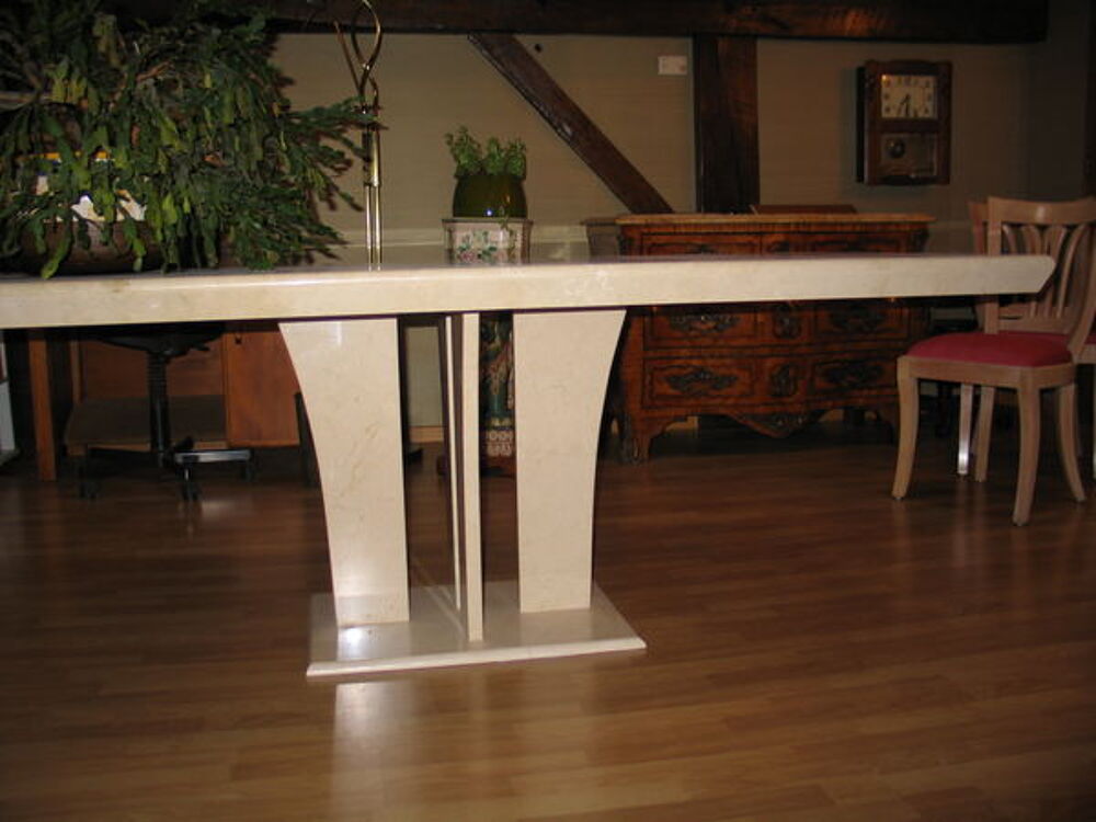 TABLE DE SALLE A MANGER EN MARBRE Meubles