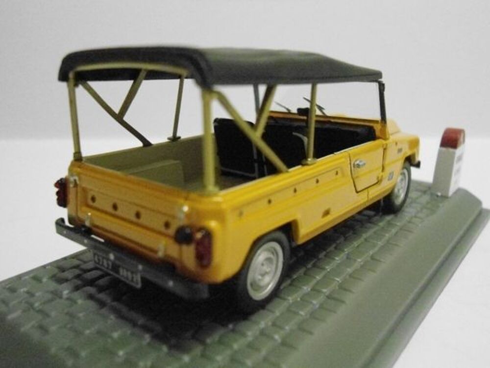Renault Rod&eacute;o coursi&egrave;re capot&eacute;e 1971 