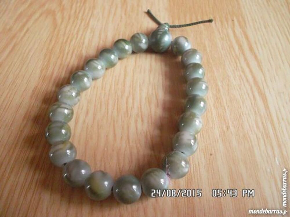 BRACELET PERLES VERTES Jeux / jouets