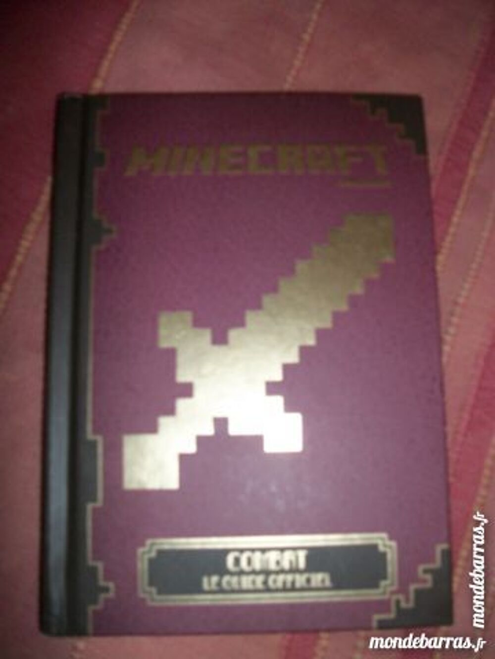 Livre Minecraft : Combat, le guide officiel. Livres et BD