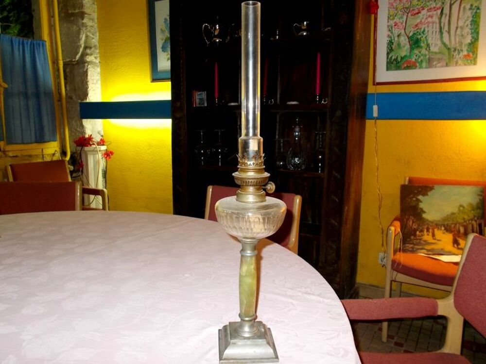 Lampe &agrave; p&eacute;trole en &eacute;tain et alb&acirc;tre hauteur 60cm ' Décoration