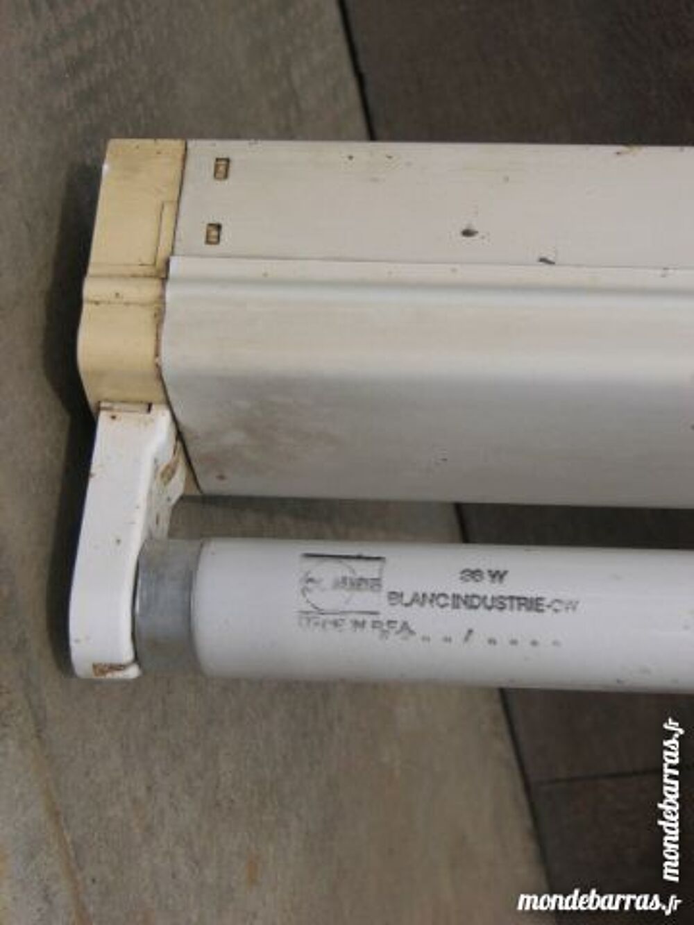 R&eacute;glette tube n&eacute;on Cuisine
