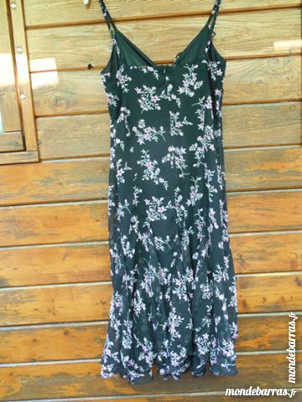 ROBE noire &agrave; fleurs T. 40 Vêtements