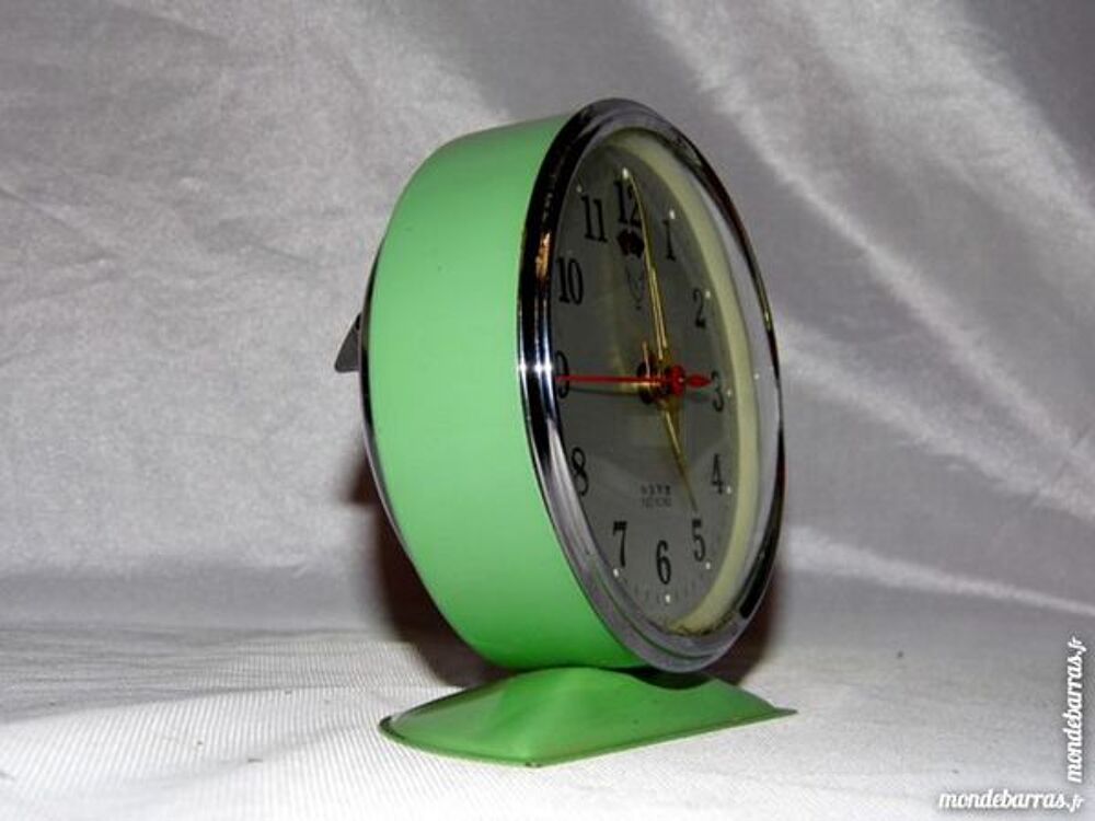 Ancien reveil pendule horloge vert ann&eacute;es vintage Décoration