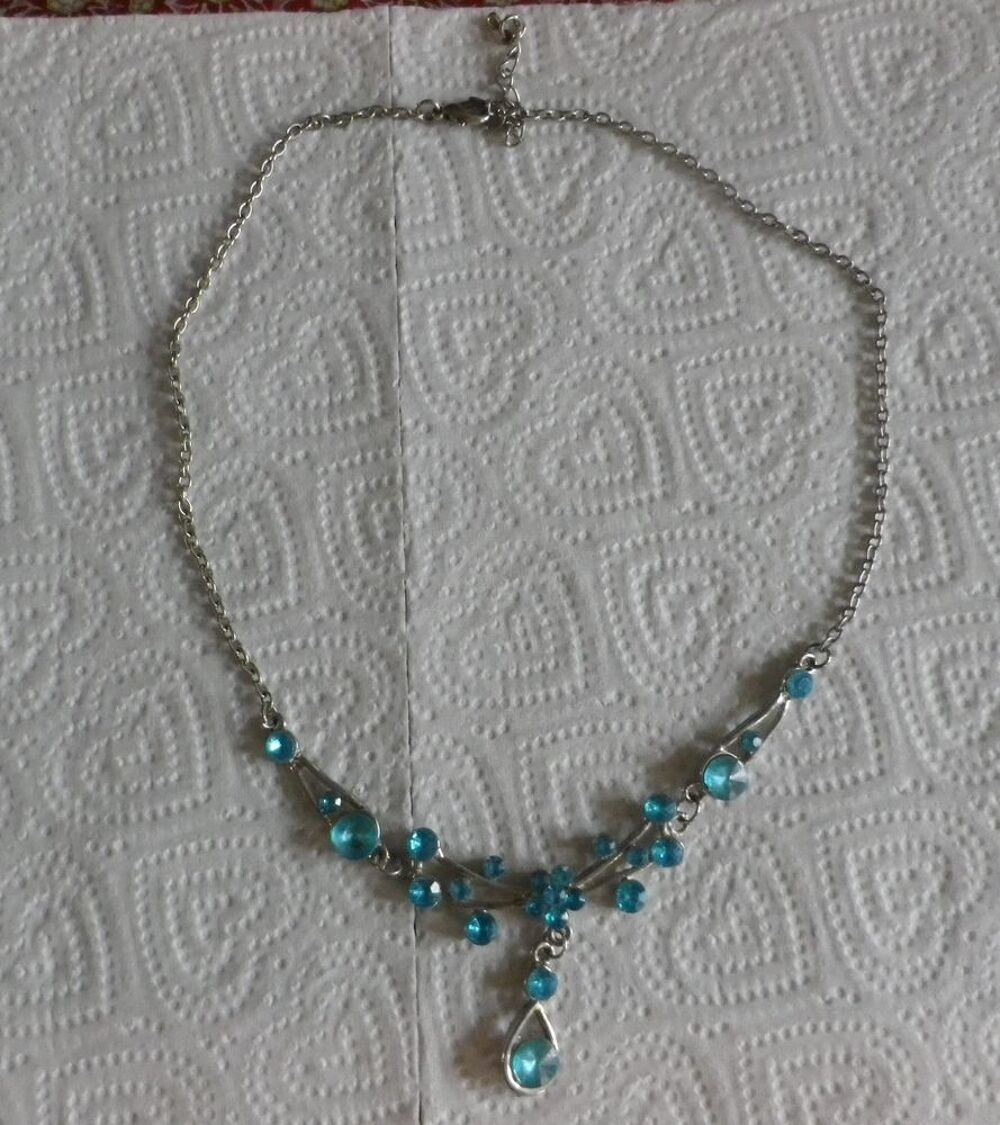 COLLIER N&deg;4 PENDENTIF BLEU CLAIR Bijoux et montres