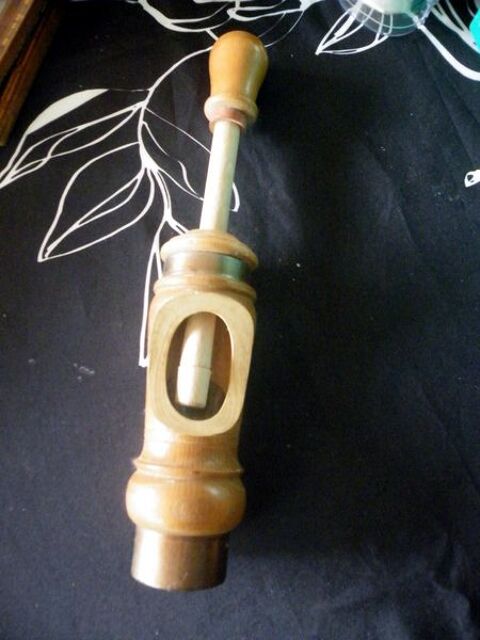 appareil pour bouchonner une bouteille 4 Viriat (01)