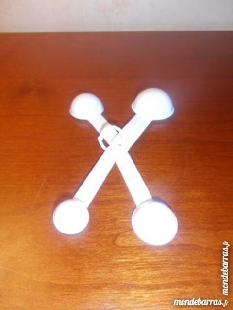 Lot de 4 petites cuill�res W. Watchers (60) 3 Tours (37)