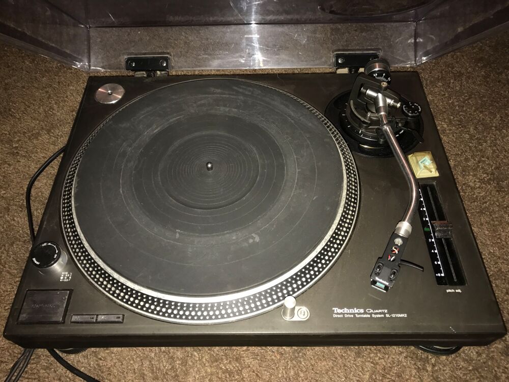 A vendre Platine Vinyle TECHNICS SL-1210 MK2- noire Audio et hifi
