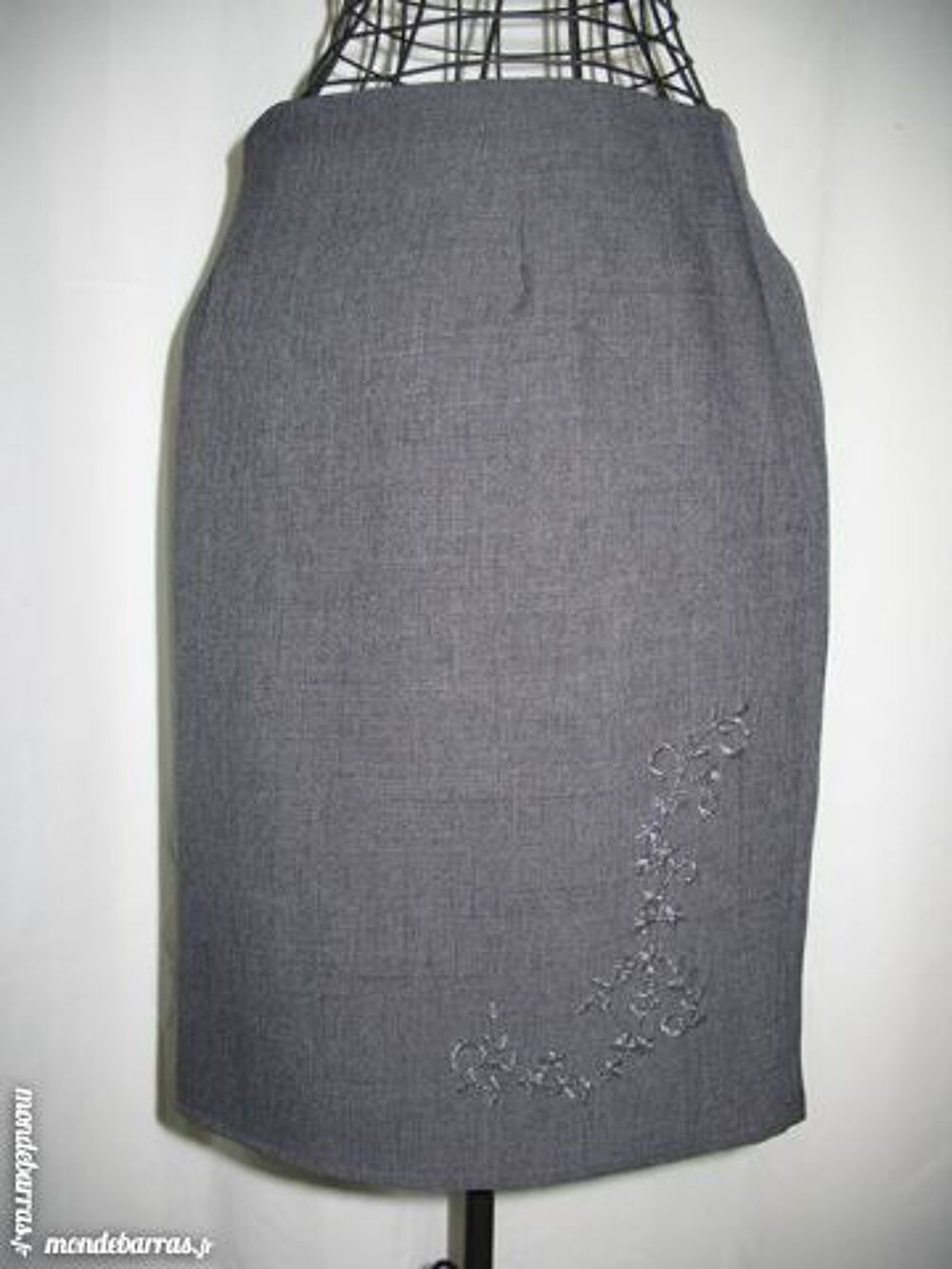 Jupe droite brod&eacute;e &laquo;New Look&raquo; - T40 Vêtements