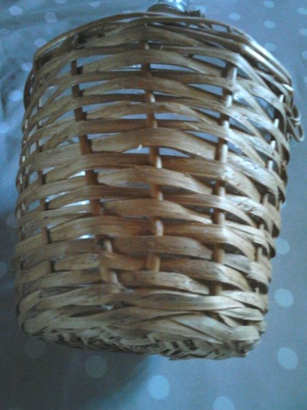 BOUTEILLE en verre, osier tress&eacute; Décoration