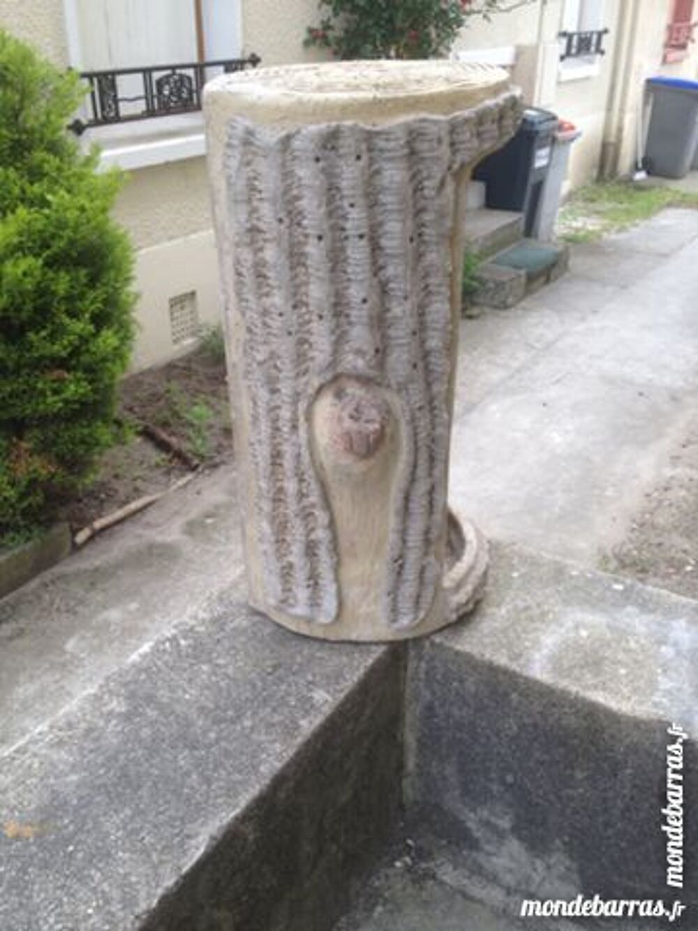 jardini&egrave;re en beton imitation &laquo;arbre&raquo; Jardin