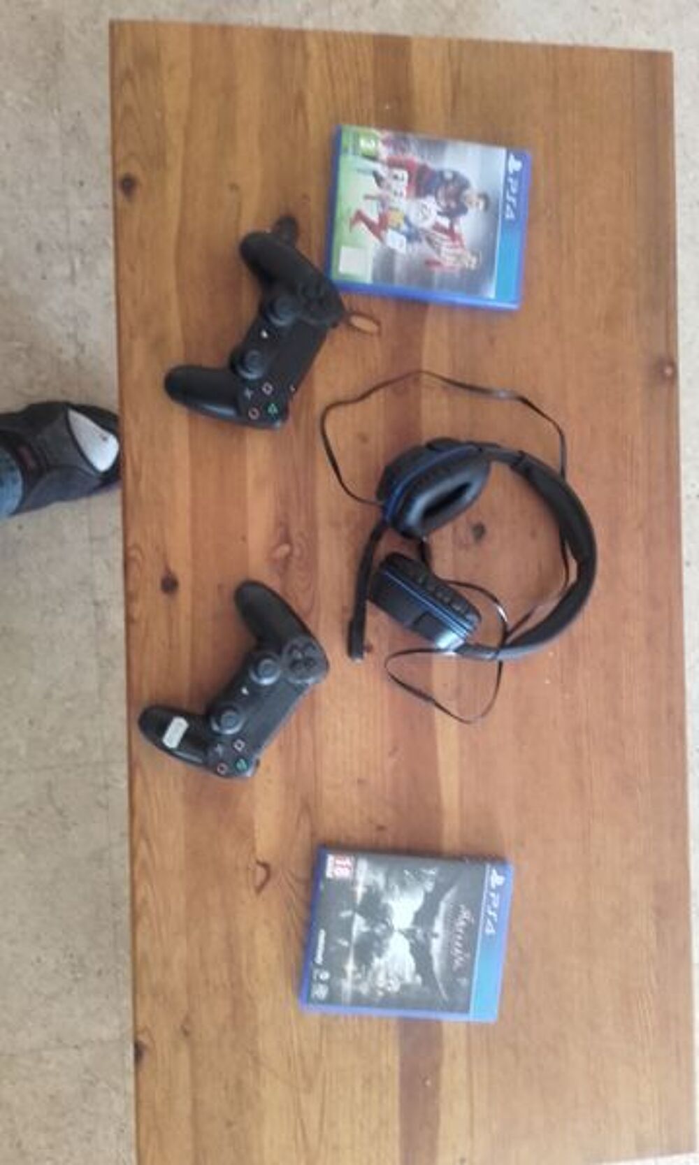 Playstation 4 casque et 10 jeux Consoles et jeux vid�os