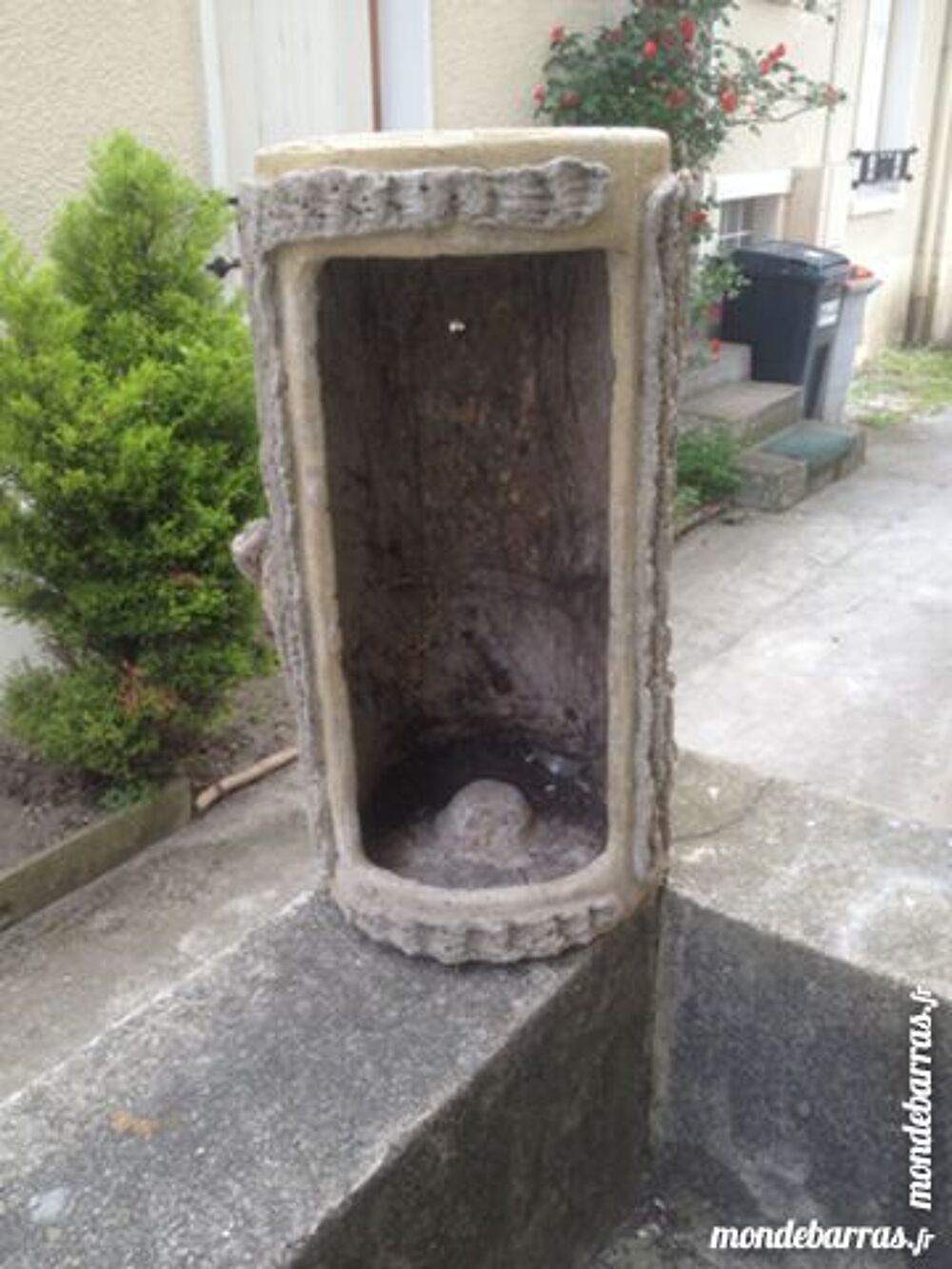 jardini&egrave;re en beton imitation &laquo;arbre&raquo; Jardin