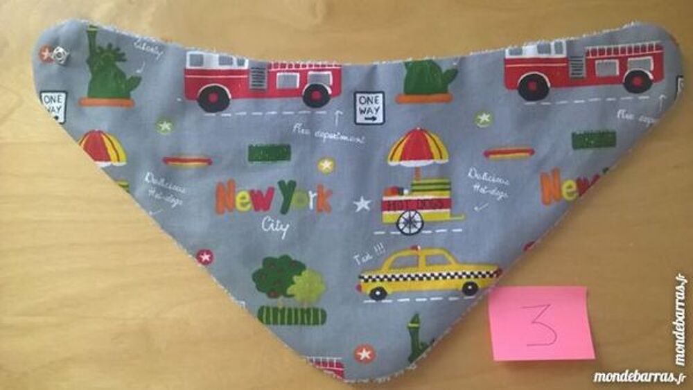 bavoir bandanas r&eacute;versible pour b&eacute;b&eacute; Puériculture