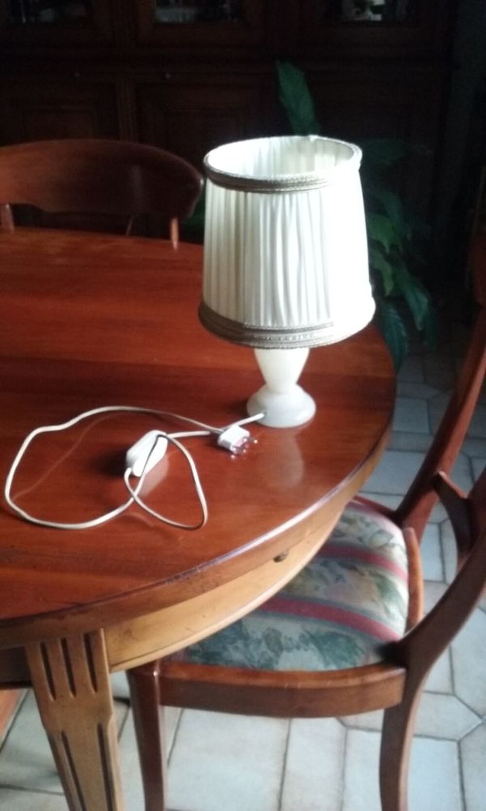 Lampe alb&acirc;tre beige Décoration