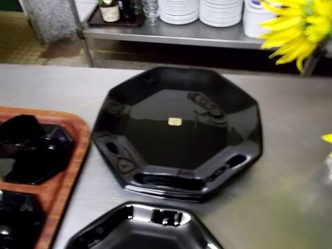 Lot de 6 assiettes noires 10 Monflanquin (47)