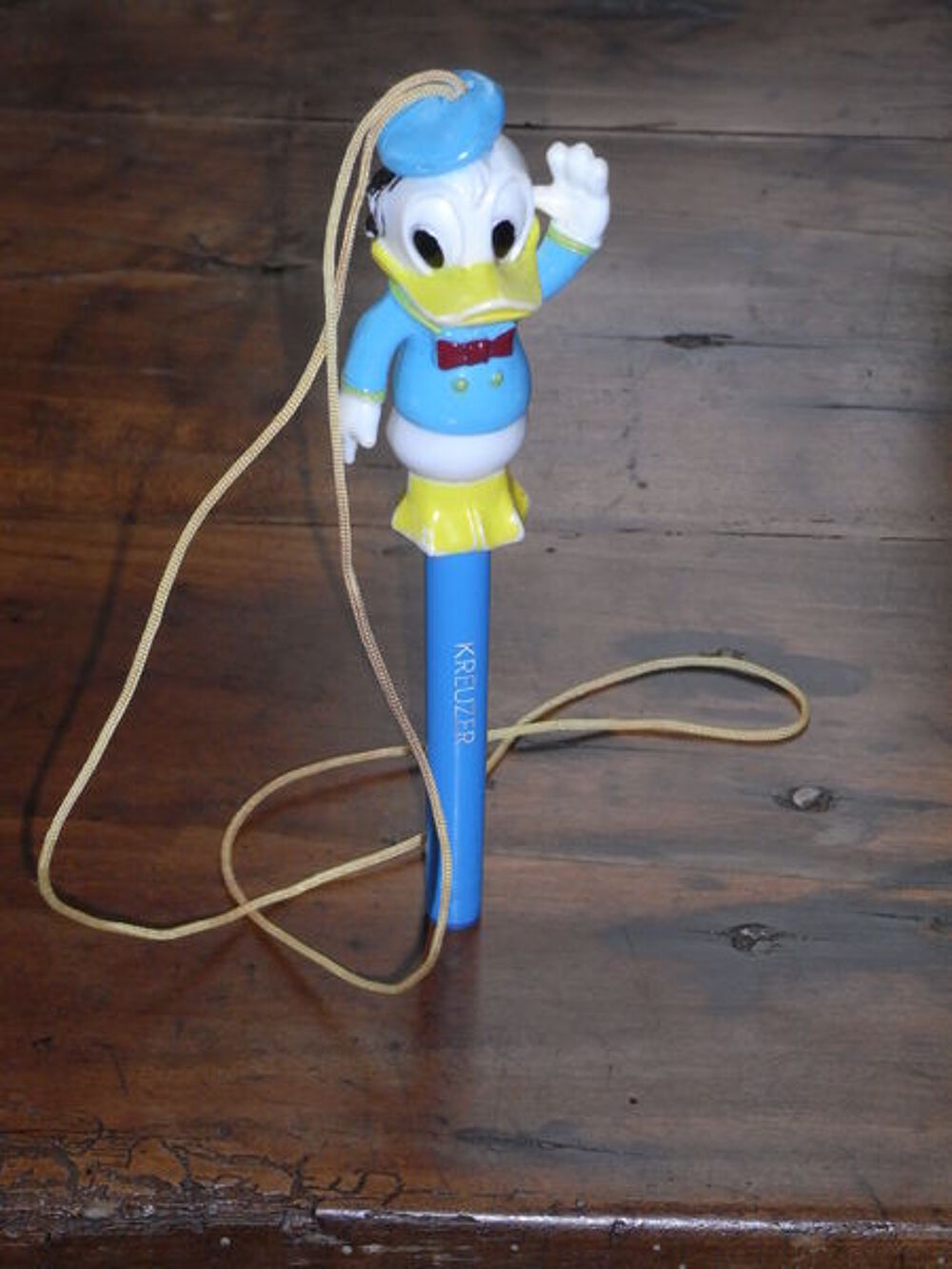 figurine donald embout de crayon et son crayon 