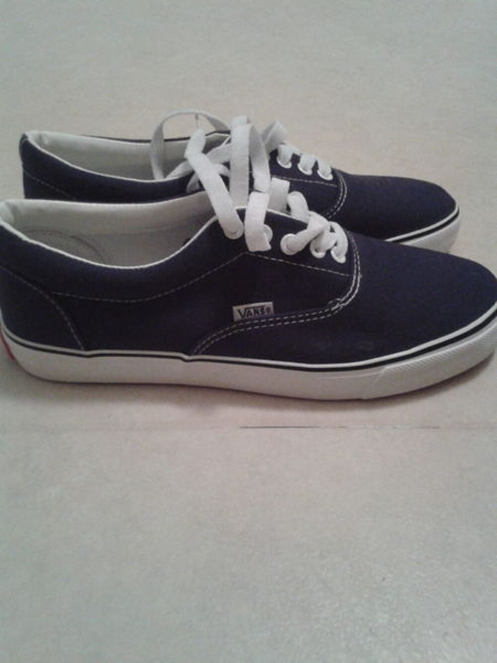 Baskets Vans authentiques toutes neuves Vêtements