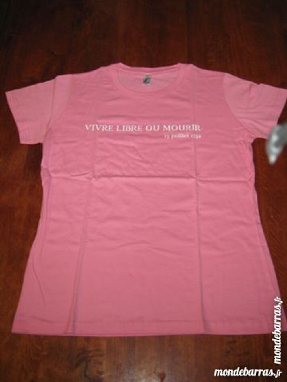 T-shirt femme &laquo; Vivre libre ou mourir &raquo; Vêtements