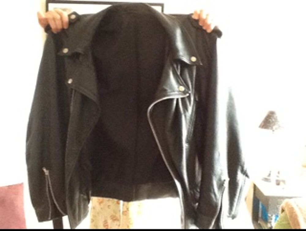 Vends Blouson de Cuir Noir Vêtements