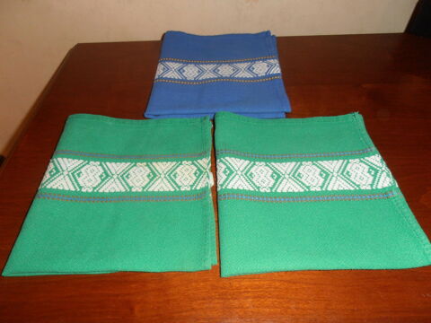 3 serviettes de table (79) 3 Tours (37)