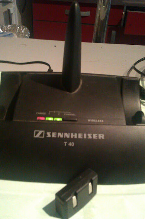 Socle avec batteries pour couteurs sennheiser T40 35 Chelles (77)