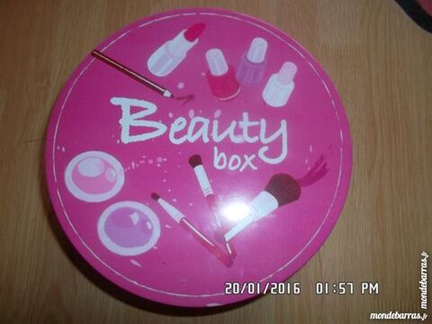 boite métal de beauté*juste 3e*kiki60230 3 Chambly (60)