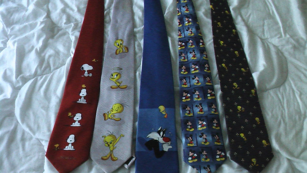 CRAVATES
Vêtements