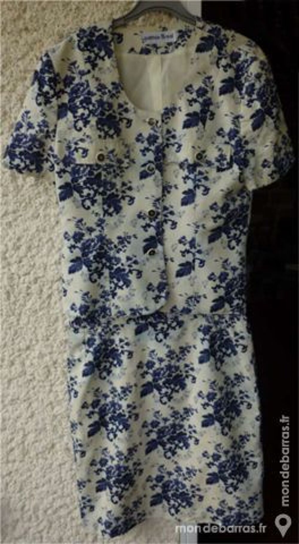 Ensemble &eacute;cru et bleu Vêtements