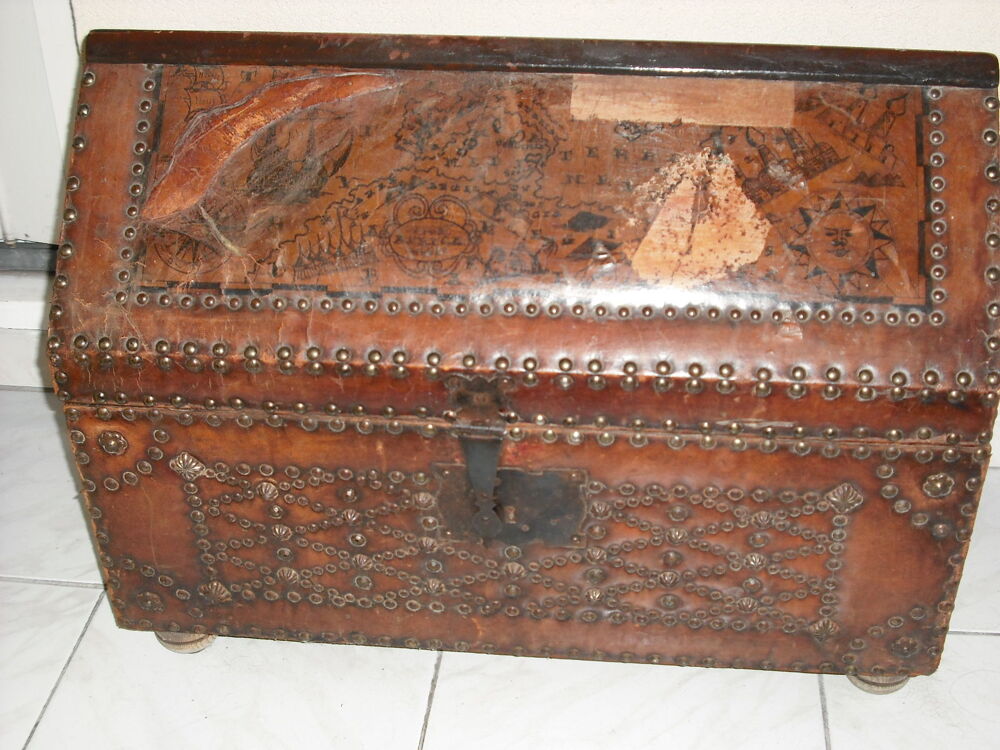 COFFRE ANCIEN EN CUIR INTERESSANT POUR BROCANTEUR Meubles