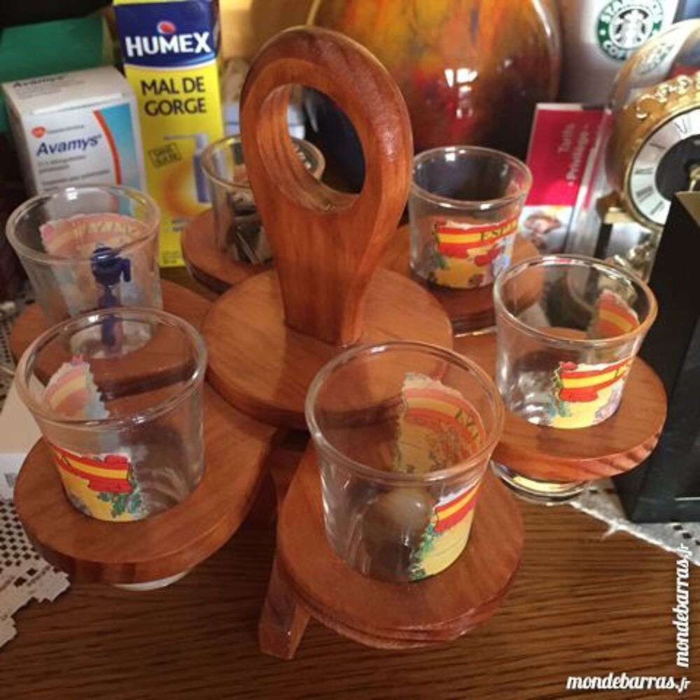 presentoir verres vernis en bois Décoration