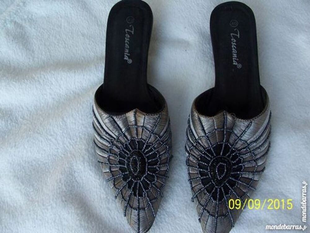 JOLIE PAIRE DE BABOUCHE BRODEE FINE PERLE Chaussures