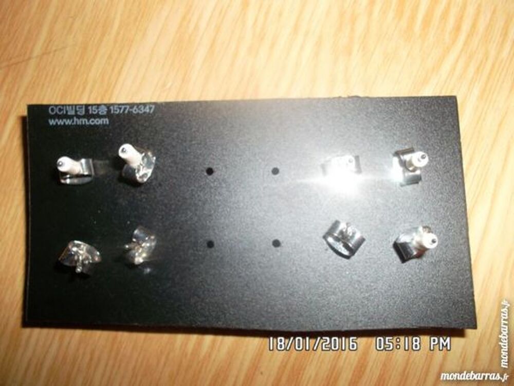 paire boucles d'oreilles bleu Bijoux et montres