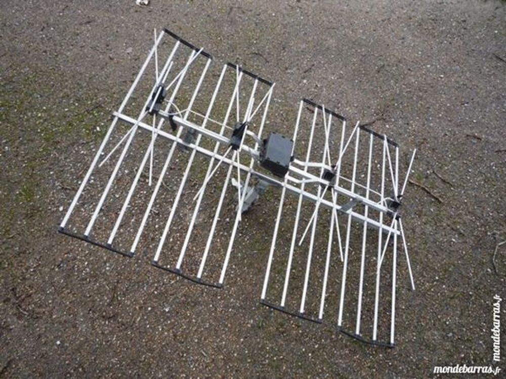 Antenne t&eacute;l&eacute;/t&eacute;l&eacute;viseur/toit Photos/Video/TV