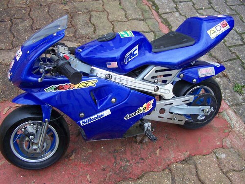 recherche pocket bike a restaurer pour deco de garage. Jeux / jouets