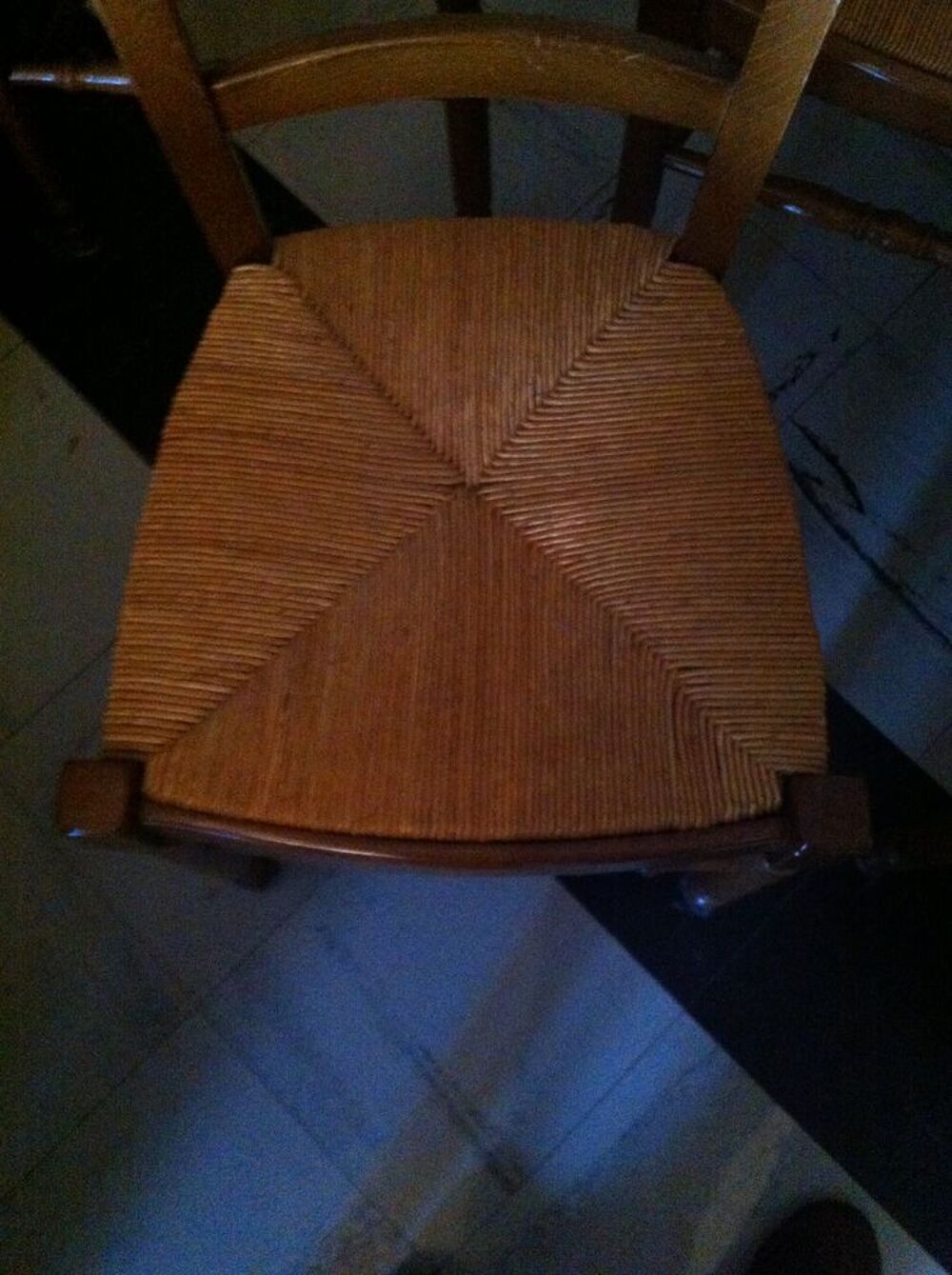 4 chaises paill&eacute;es/cuisine Meubles
