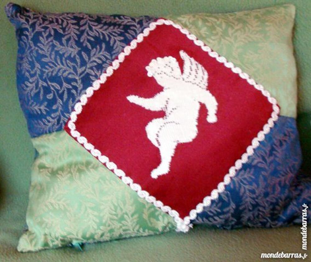 Artisanat : 2 Coussins motif Angelots - NEUFS Décoration