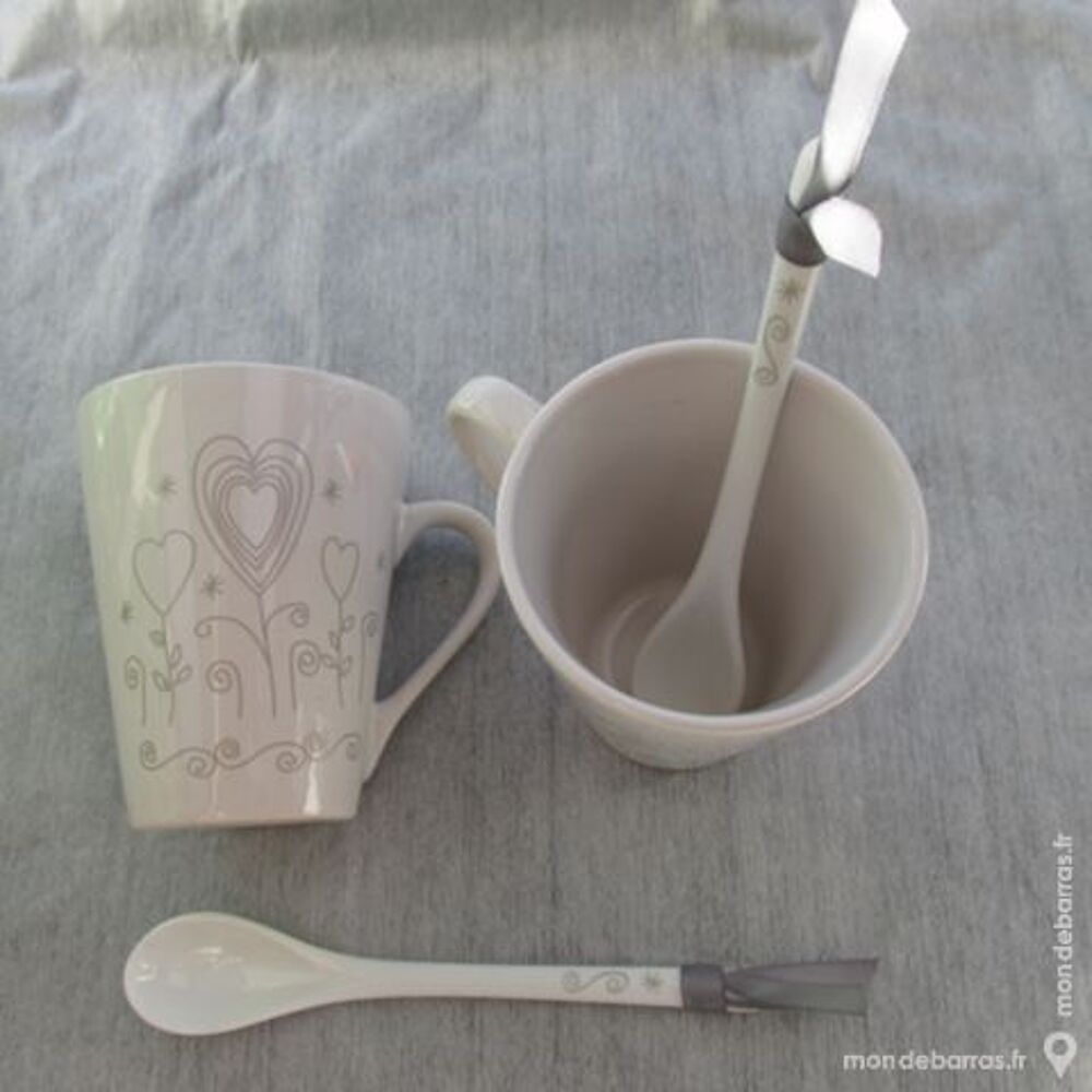 2 MUGS ARGENT//BLANC PORCELAINE Avec cuill&egrave;res Cuisine