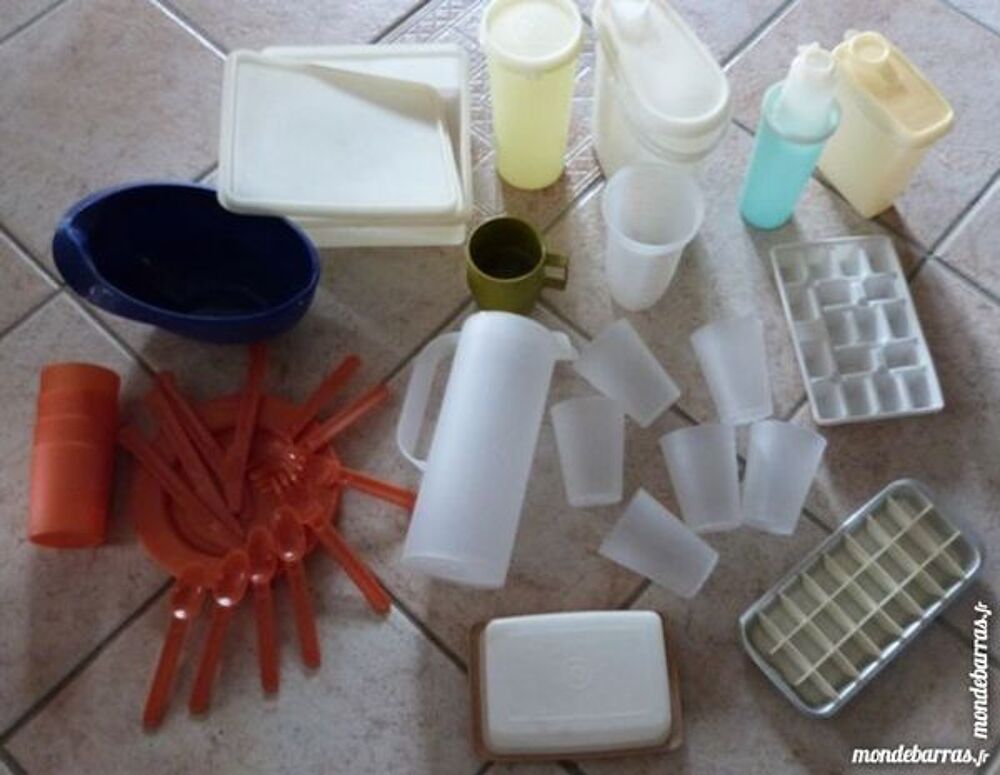 boites tupperware, service table plastique, pichet Décoration
